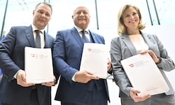 SPÖ-Chef Andreas Babler, ÖVP-Chef Christian Stocker und NEOS-Bundesparteichefin Beate ...