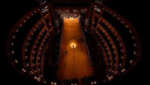 Mehr als 5000 Gäste werden Donnerstagabend in der Staatsoper erwartet. Für Sicherheit ist gesorgt. (Bild: HELMUT FOHRINGER)