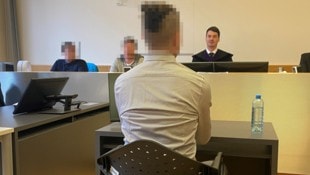 Der Mann übte wiederholt Gewalt gegen seine Freundin aus. Und das, obwohl die Frau im Rollstuhl saß. Nun musste er sich vor dem Gericht erklären. (Bild: Dorn Chantall)