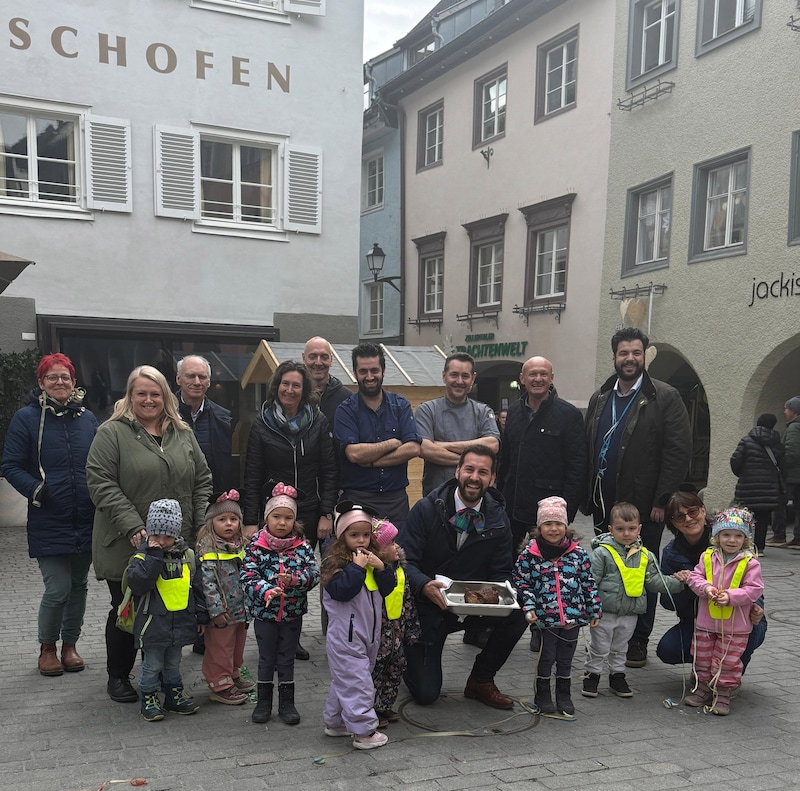 Simon Tschann (1st row, center) was hungry on Thursday. (Bild: Stadt Bludenz)