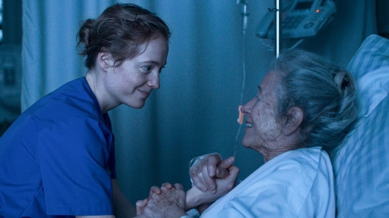 Floria (Leonie Benesch) ist Krankenschwester aus Leidenschaft.  (Bild: TOBIS Film GmbH)