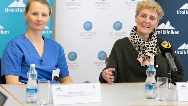 Barbara Kirchmair (right) with her doctor Dorothea Appelt (Bild: Christian Forcher/Fotoworxx)