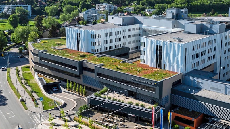 Woman was turned away from St. Pölten hospital despite acute danger to her life. This is causing criticism from the medical profession. (Bild: Universitätsklinikum St. Pölten)