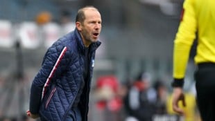 Rene Poms gehen die Spieler aus! Der GAK-Coach muss gegen die Austria mit dezimiertem Kader auskommen. (Bild: GEPA)