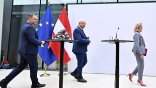 Die Chefverhandler der neuen Koalition: Andreas Babler (v. l.), Christian Stocker und Beate ...