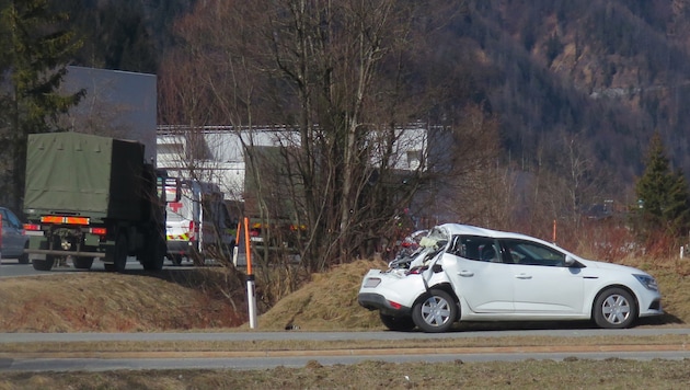 Am Auto der Tirolerin entstand ein Totalschaden. (Bild: ZOOM Tirol)