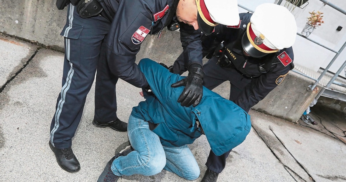 mit-2-5-promille-messer-alkohol-m-nner-liefern-sich-schl-gerei