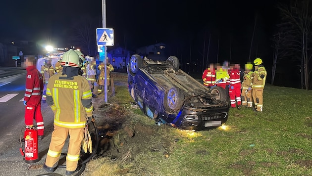 Das Auto des 63-Jährigen wurde schwer beschädigt. Der Lenker selbst kam offenbar glimpflich davon. (Bild: ZOOM Tirol)