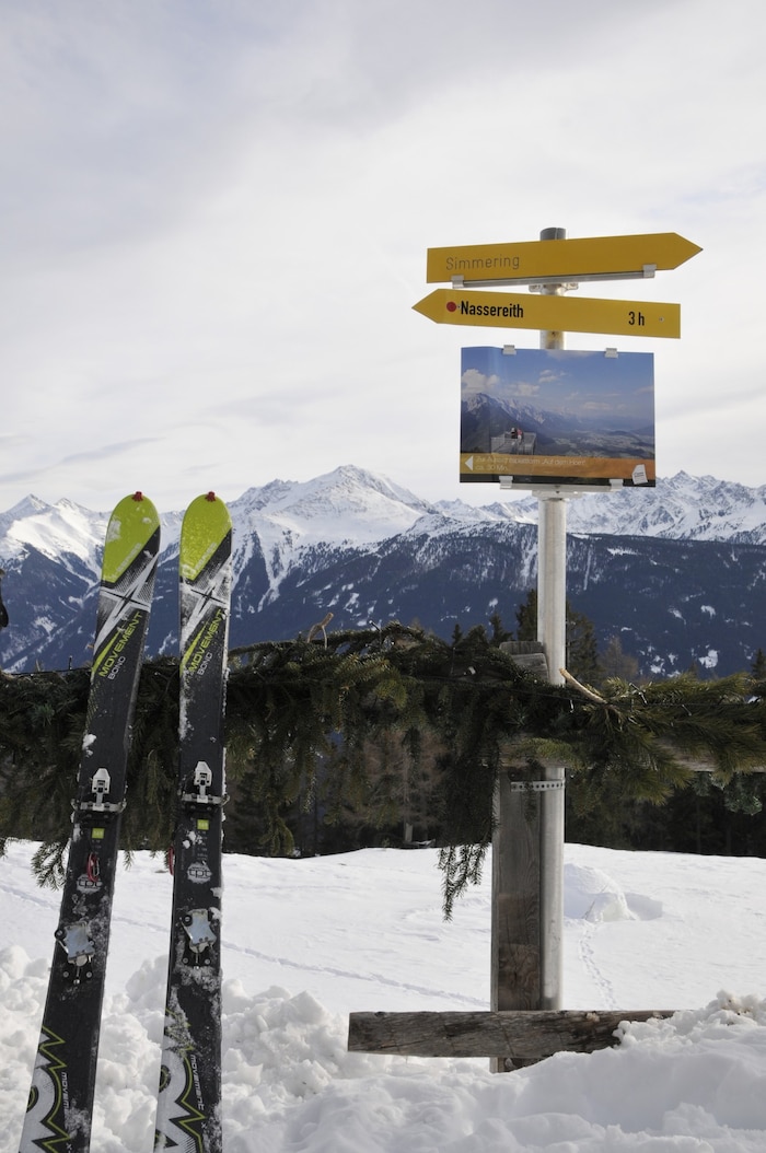 Von der Einkehr blickt man nach Süden zu den Stubaier Alpen.