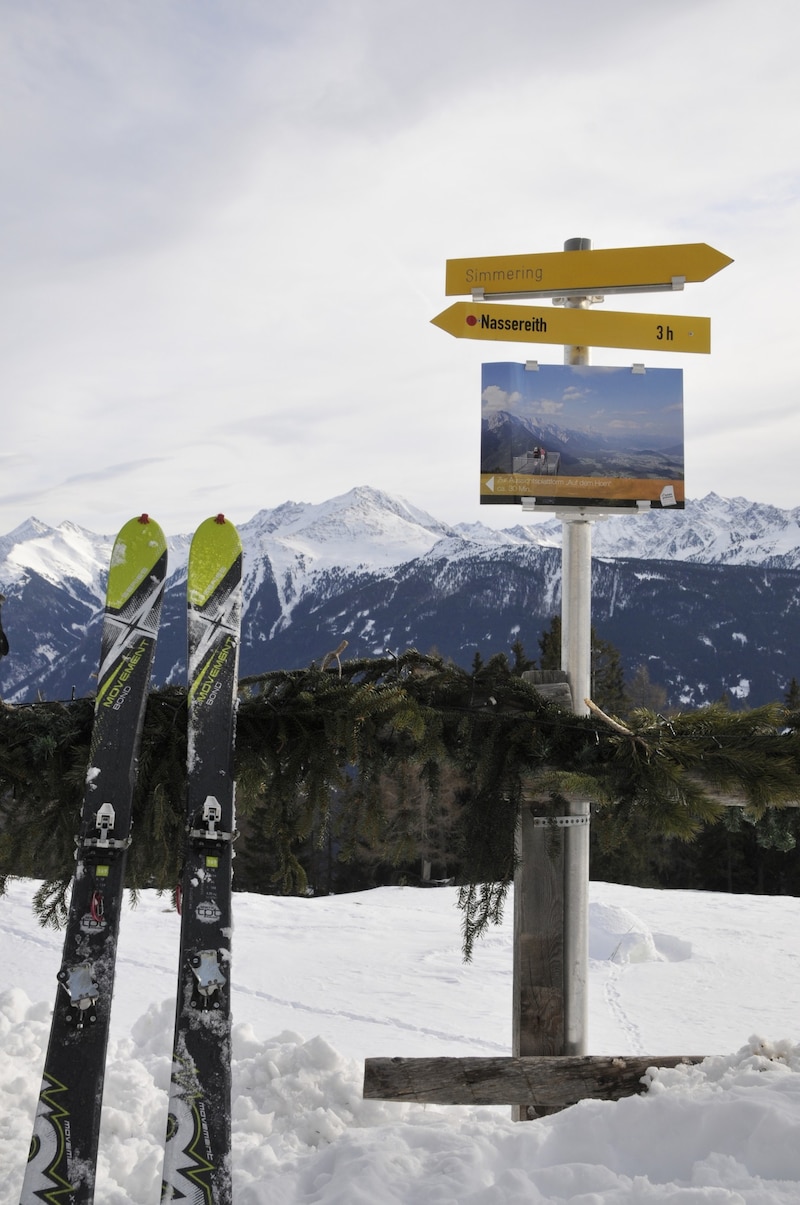 Von der Einkehr blickt man nach Süden zu den Stubaier Alpen. (Bild: Peter Freiberger)