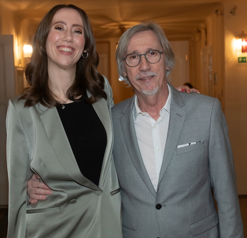 Manfred Waba mit seiner Tochter Viktoria bei der Premiere in Baden. (Bild: Gerhard Maly)