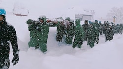 16 Arbeiter konnten aus den Schneemassen gerettet werden.