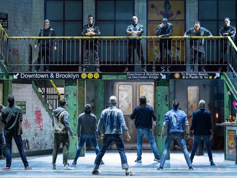 As "Baby John" in Leonard Bernstein's "West Side Story" at the Bonn Opera. (Bild: THILO BEU)