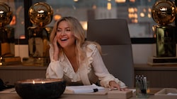 Kate Hudson stand vor allem in den frühen Nullerjahren für romantische Komödien ohne viel Tiefgang. Jetzt versucht sie sich stattdessen als Sportmanagerin Isla in „Running Point“. (Bild: Katrina Marcinowski/Netflix © 2024)