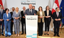 Das neue ÖVP-Regierungsteam mit Ministern und Staatssekretären