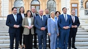 Die ganze Regierung? Nein, nicht einmal die Hälfte ... Die ÖVP stellt mit Barbara Eibinger-Miedl ...