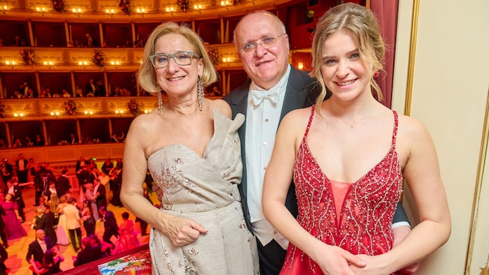 Ehepaar Mikl-Leitner mit Tochter Anna feuerten an.