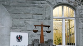 Das Trio wird sich wegen fahrlässiger Gemeingefährdung verantworten müssen.