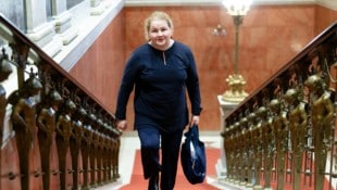 Korinna Schumann, die Frauenvorsitzende des ÖGB, wurde am Montag als Ministerin für Arbeit und Soziales angelobt. (Bild: APA/MAX SLOVENCIK)