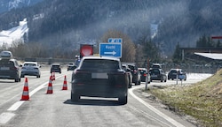 Die Abfahrtssperren wird es auf der A10 auch weiterhin geben. (Bild: Markus Tschepp)