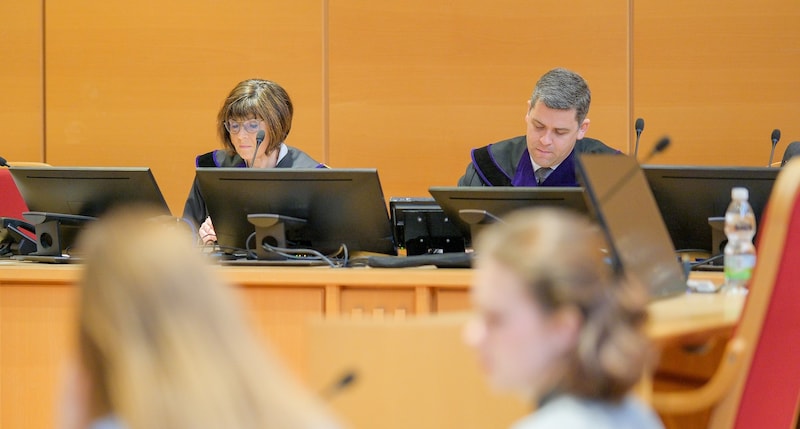 Den Vorsitz übernahmen echte Richter, in diesem Fall sogar die Präsidentin des Landesgericht Linz, Amalia Berger-Lehner und Michael Kraus. (Bild: Horst Einöder/Flashpictures)