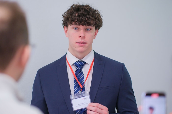 Jannick Riedler, ebenfalls von der Business Academy Linz-Auhof sprach wie seine Kollegen zum ...
