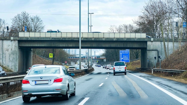 Die 55 Jahre alte Brücke an der Prinz-Eugen-Straße wird ab Ende April saniert. (Bild: Horst Einöder/Flashpictures)