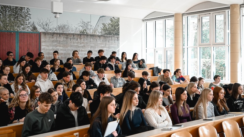 Rund 120 Schüler informierten sich über Berufe im kirchlichen Bereich. (Bild: Wenzel Markus)