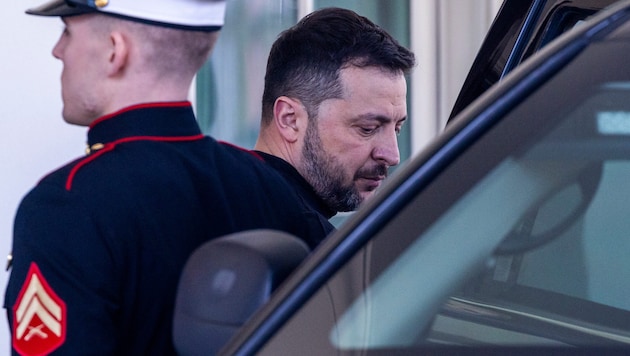 Selensky left the White House in Washington on Friday with his head bowed - the humiliation by Trump reveals massive conflicts in the support for Ukraine. (Bild: SHAWN THEW)