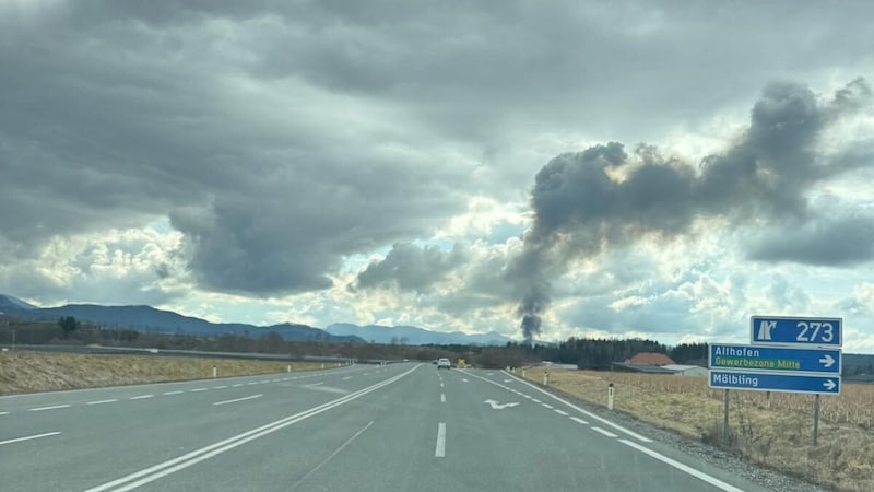 Hohe Rauchsäulen sind schon aus der Ferne zu sehen. (Bild: zVg)