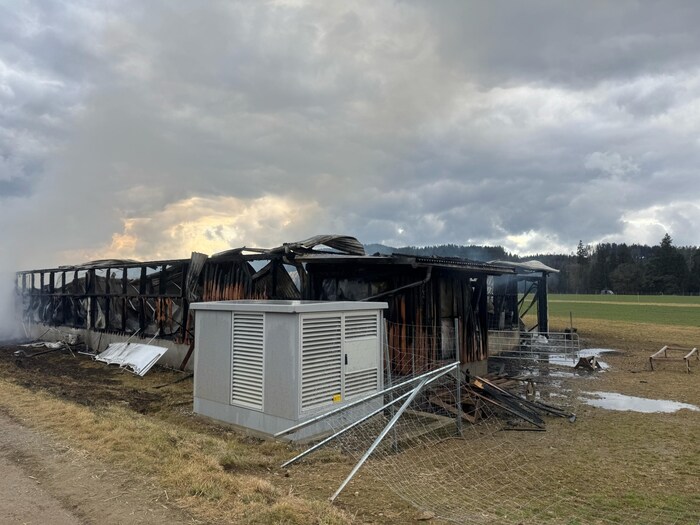 Der Putenstall stand in Vollbrand.