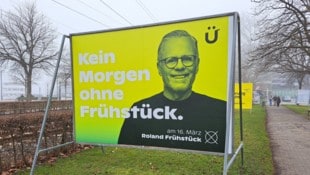 Überall in Vorarlberg sind derzeit Wahlplakate zu sehen. Nicht alle sind so kreativ gestaltet, wie jene des Bregenzer Bürgermeisterkandidaten Rohland Frühstück. (Bild: JOCHEN HOFER)