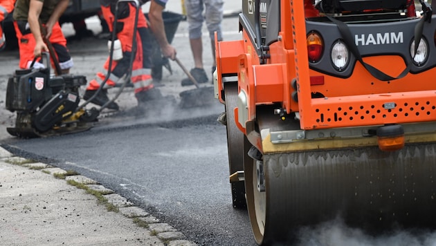 Many municipalities lack the money to invest - in road infrastructure, for example. (Bild: Spitzbart Wolfgang)