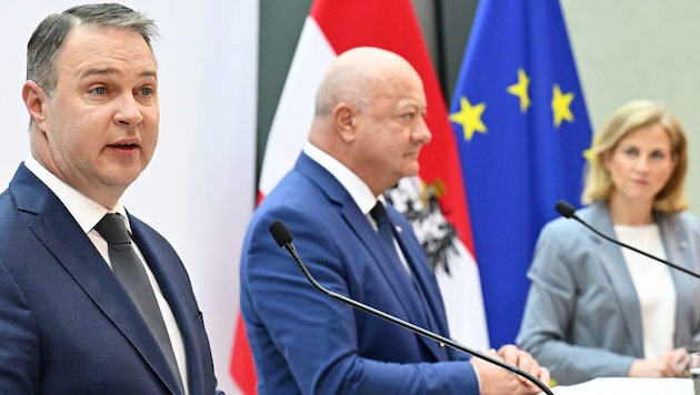 From left: SPÖ leader Andreas Babler, ÖVP leader Christian Stocker and NEOS leader Beate Meinl-Reisinger (Bild: APA/Hans Klaus Techt)