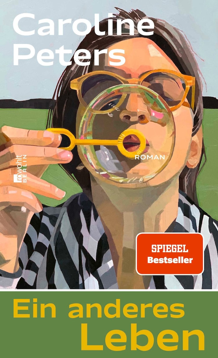 Caroline Peters, „Ein anderes Leben“ (Rowohlt, 240 Seiten, 23,40 Euro)