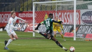 Auch auf Ried-Torjäger Wilfried Eza wächst der Druck. (Bild: Pressefoto Scharinger/Daniel Scharinger)