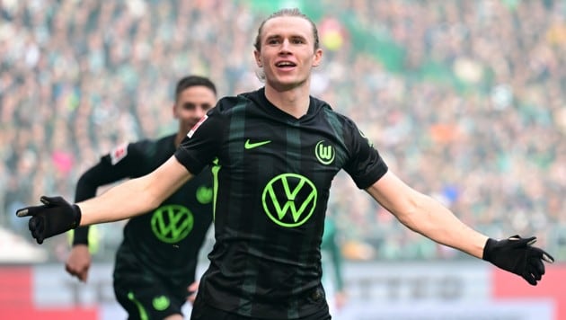 Patrick Wimmer jubelt – über seine beiden Tore für den VfL Wolfsburg gegen den SV Werder Bremen. (Bild: GEPA)