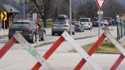 Die Gemeinden sperrten erneut ihre Nebenstraßen. Sicherheitsmitarbeiter überwachten die ...