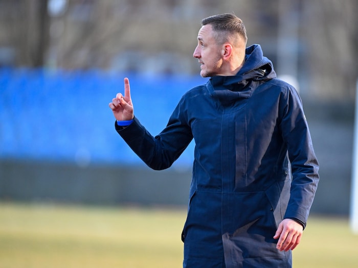 Liefering-Coach Daniel Beichler holte seine Spieler vom Platz.