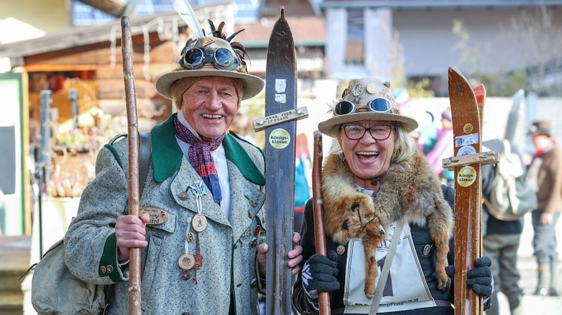 Profis auf alten Brettln: Gerhard und Erni Ortner aus Leogang (Bild: Roland Hölzl)