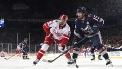 Vor der zweitgrößten Kulisse in der Geschichte der nordamerikanischen Eishockeyliga NHL hat der Kärntner Marco Kasper mit den Detroit Red Wings eine Niederlage kassiert. (Bild: APA/Getty Images via AFP/GETTY IMAGES/Jason Mowry)