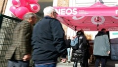 Mitgliederversammlung der NEOS (Archivbild) (Bild: APA/Tobias Steinmaurer)