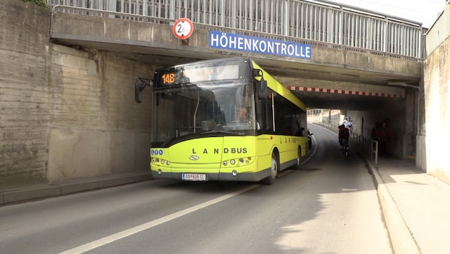 Für den Landbus gab es kein Durchkommen. (Bild: Shourot Maurice)