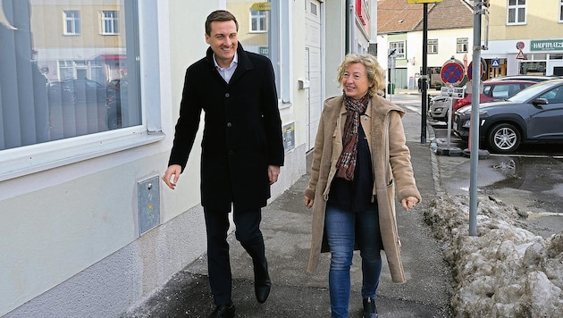 Ein (politisches) Bild, an das man sich gewöhnen wird. Sven Hergovich und Eva Prischl Seite an Seite. (Bild: Molnar Attila)