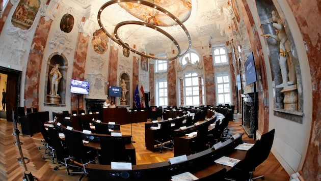 The plenary chamber of the Tyrolean parliament today. In 1919, two women became members of parliament for the first time in this country. (Bild: Birbaumer Christof)