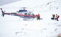 Bergrettung, Feuerwehr und Alpinpolizei suchen nach der vermissten Frau (Symbolbild).