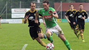 Bramberg-Knipser Innerhofer (grün) schoss seinen Heimatklub 2012 in die Salzburger Liga. (Bild: Krug Daniel)