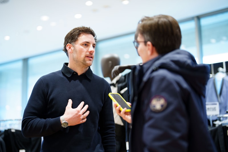 Seebacher im Gespräch mit dem Leiter der Krone-Unterhaltung, Norman Schenz. (Bild: Eva Manhart)