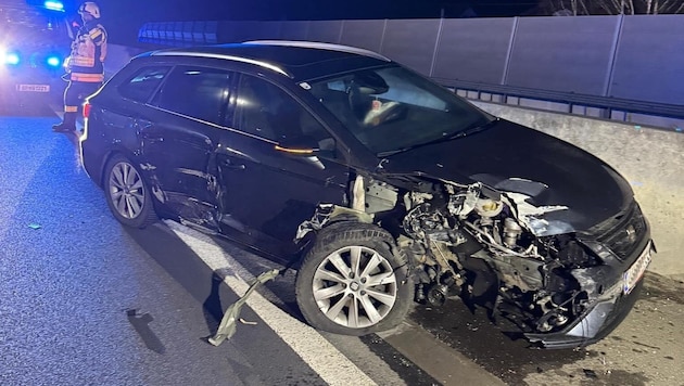 Das Auto wurde schwer demoliert. (Bild: Feuerwehr St. Stefan ob Leoben)