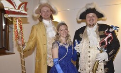 Christina die Zweite und Harry der Erste mit Hofmarschall Bernhard Stolz (li.)